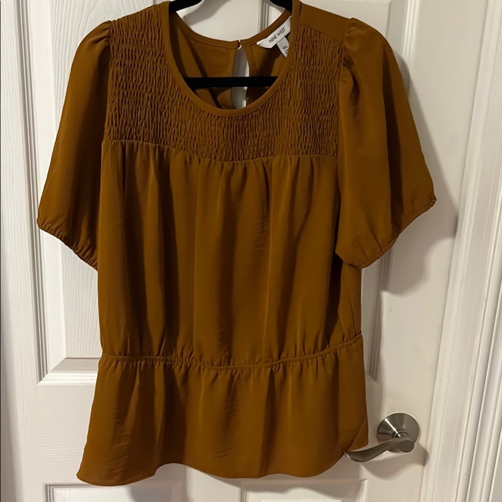 NWOT Nine West Women's Mustard Top. Size XXL.